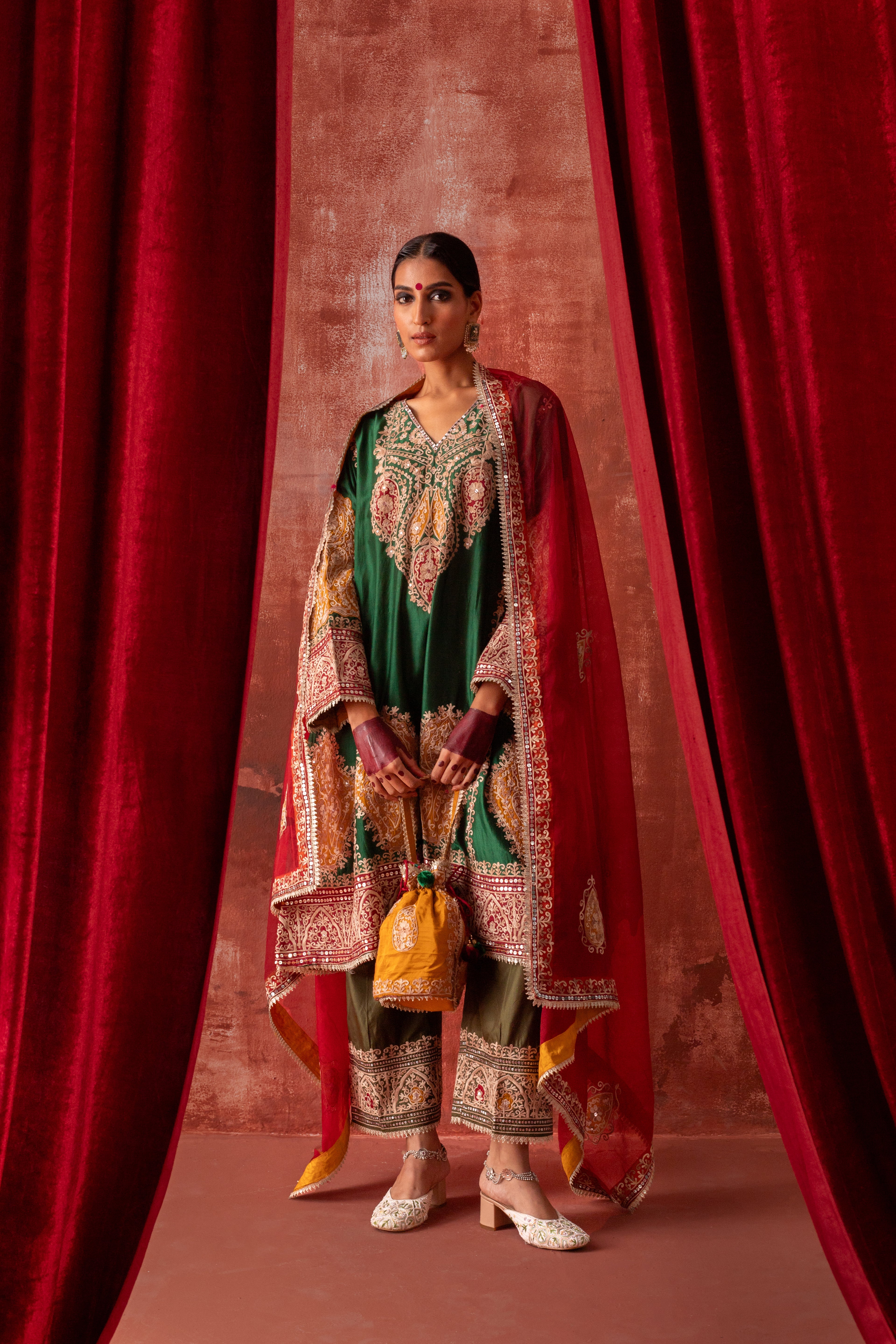 MEHENDI LAGAKE RAKHANA