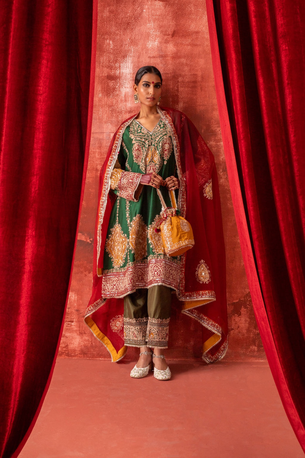 MEHENDI LAGAKE RAKHANA