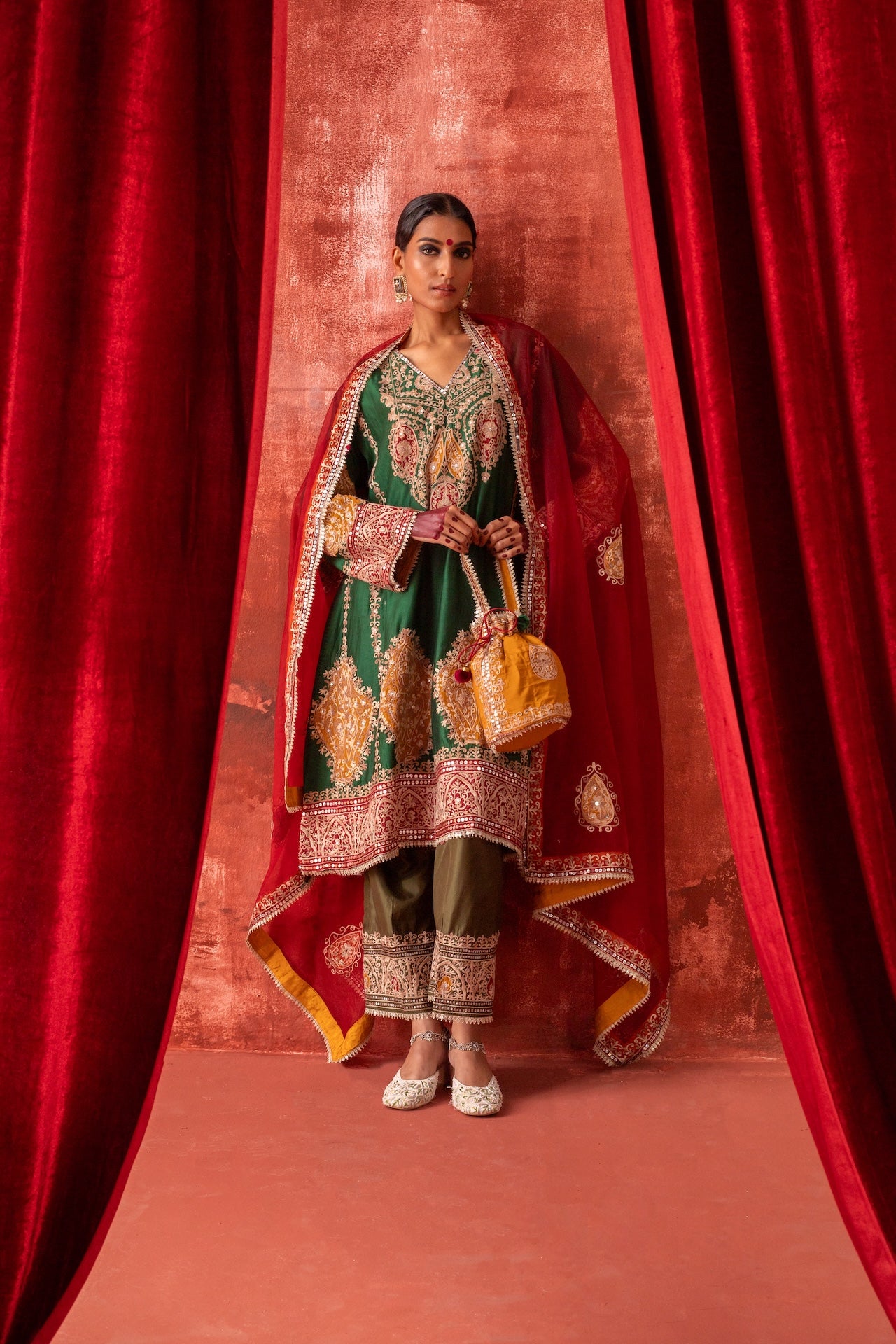 MEHENDI LAGAKE RAKHANA