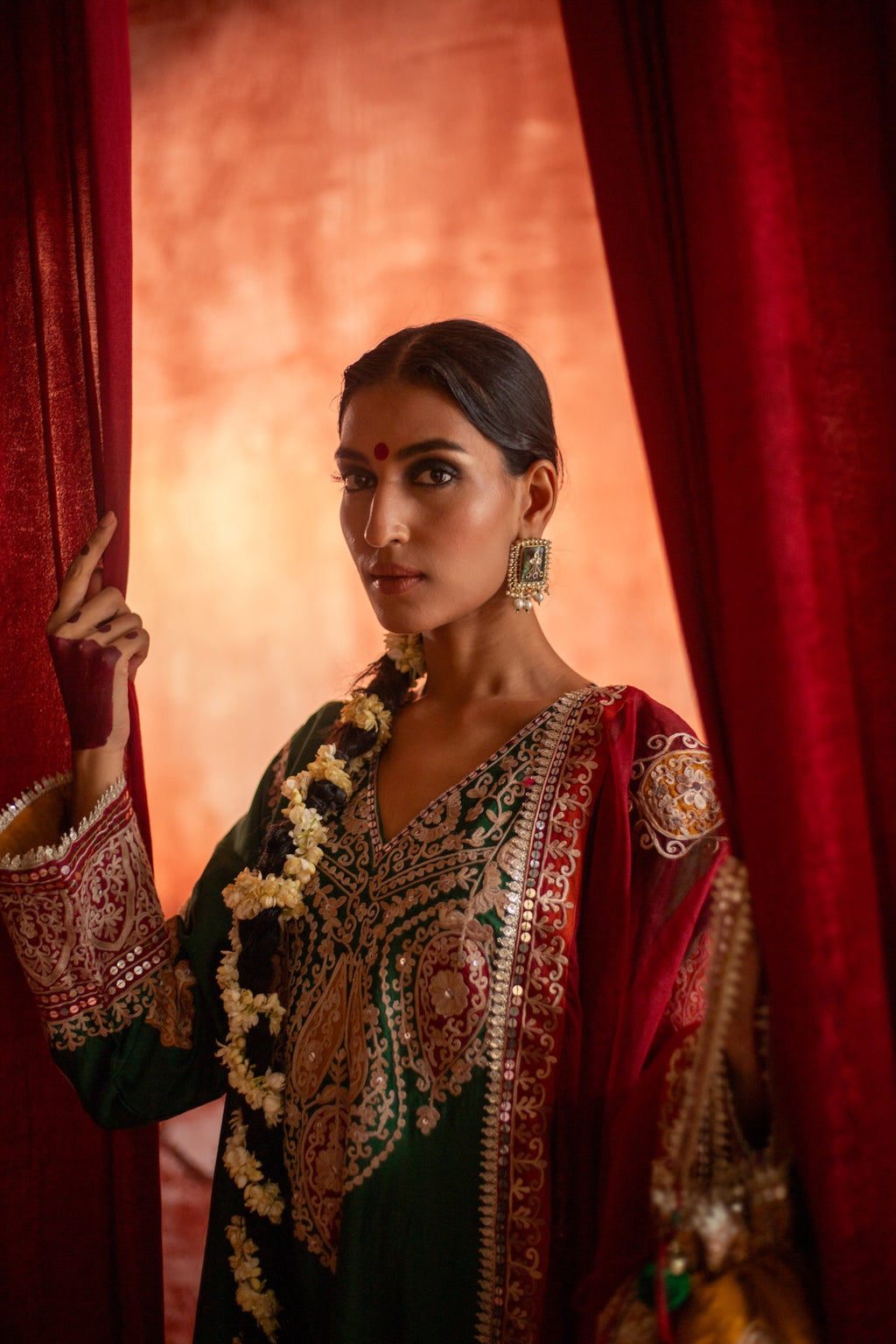 MEHENDI LAGAKE RAKHANA