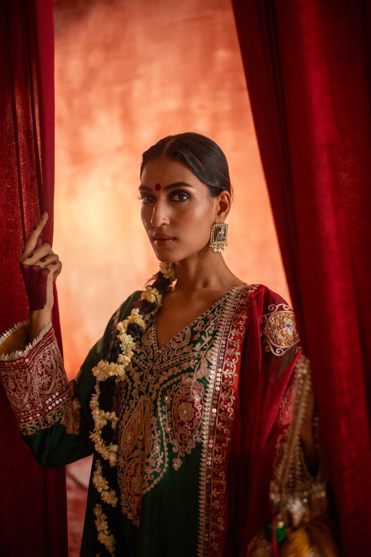 MEHENDI LAGAKE RAKHANA